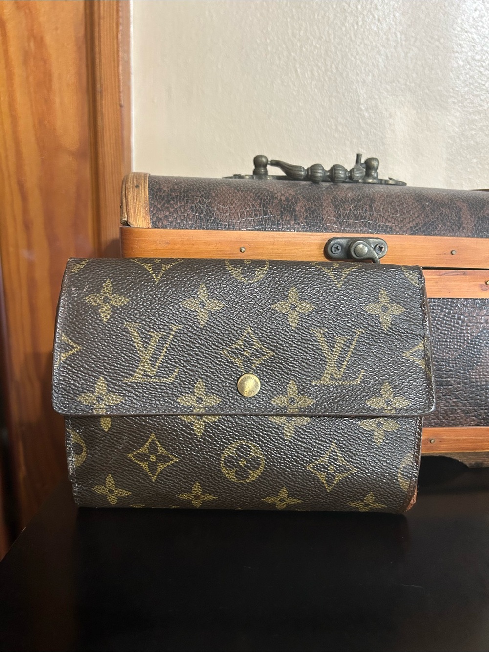 Louis Vuitton Tan/Brown Leather Snap Wallet Interior